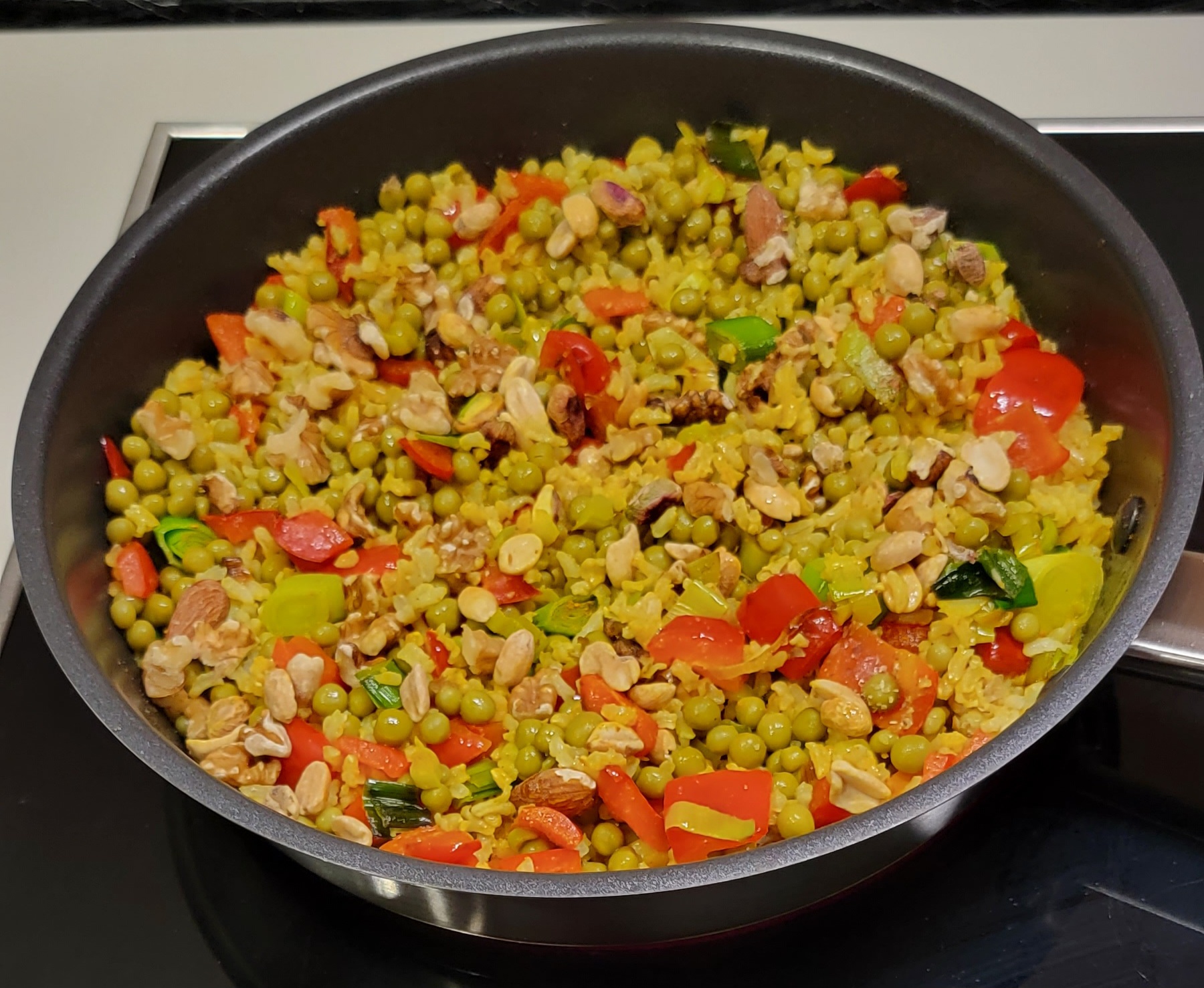 Vollkornreis mit Gemüse und Walnüsse für 2 Personen